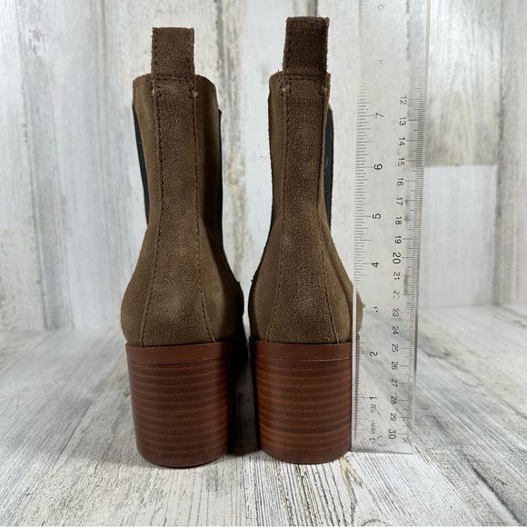 NEW Steve Madden Rhiannon Chelsea Tan Suede Block Heel Ankle Boots #370 - Picture 7 of 12